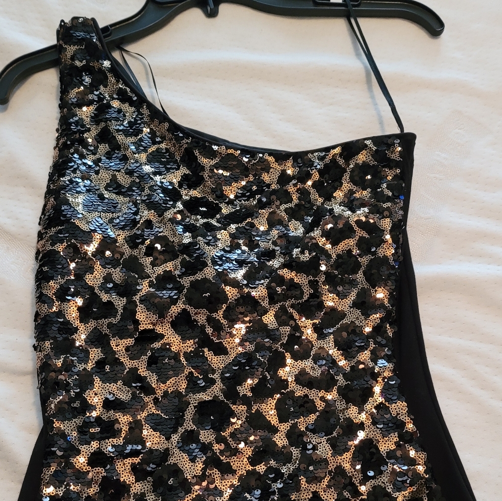 Cache one shoulder leopard sequins top